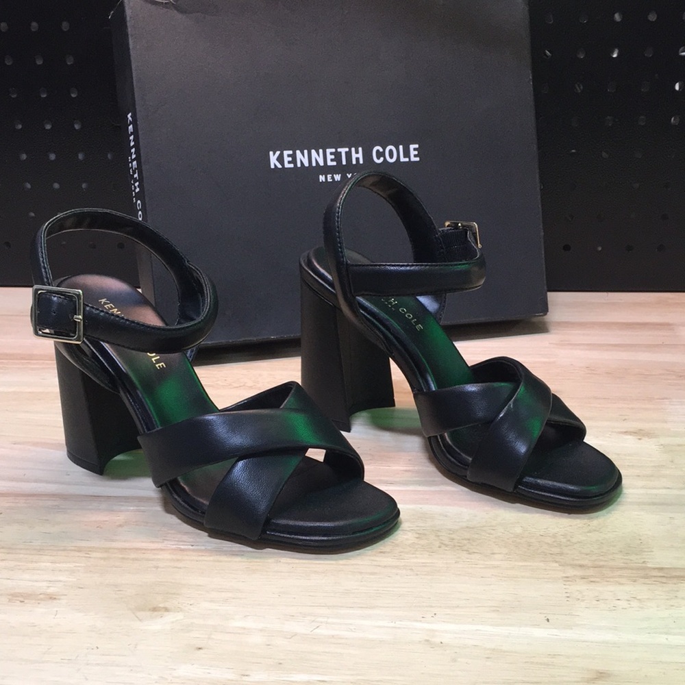 New WB Woman’s Kenneth Cole Black Leather Block Heel Sandals - Picture 2 of 6